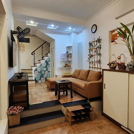 هانوي Top Location 3-4-5 Bedrooms House In Centre Of Ha Noi - Clean, Cozy And Private - The Tournesol المظهر الخارجي الصورة